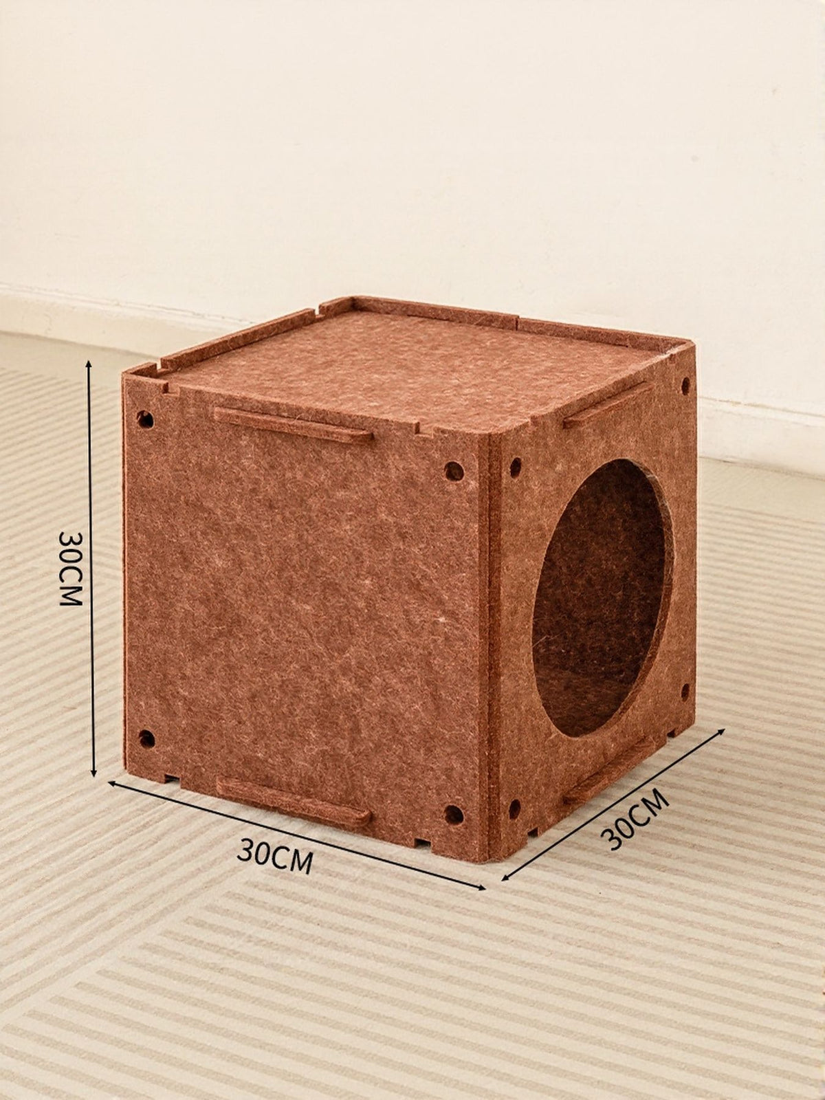 Brown cube cat house with 30 cm measurement labels