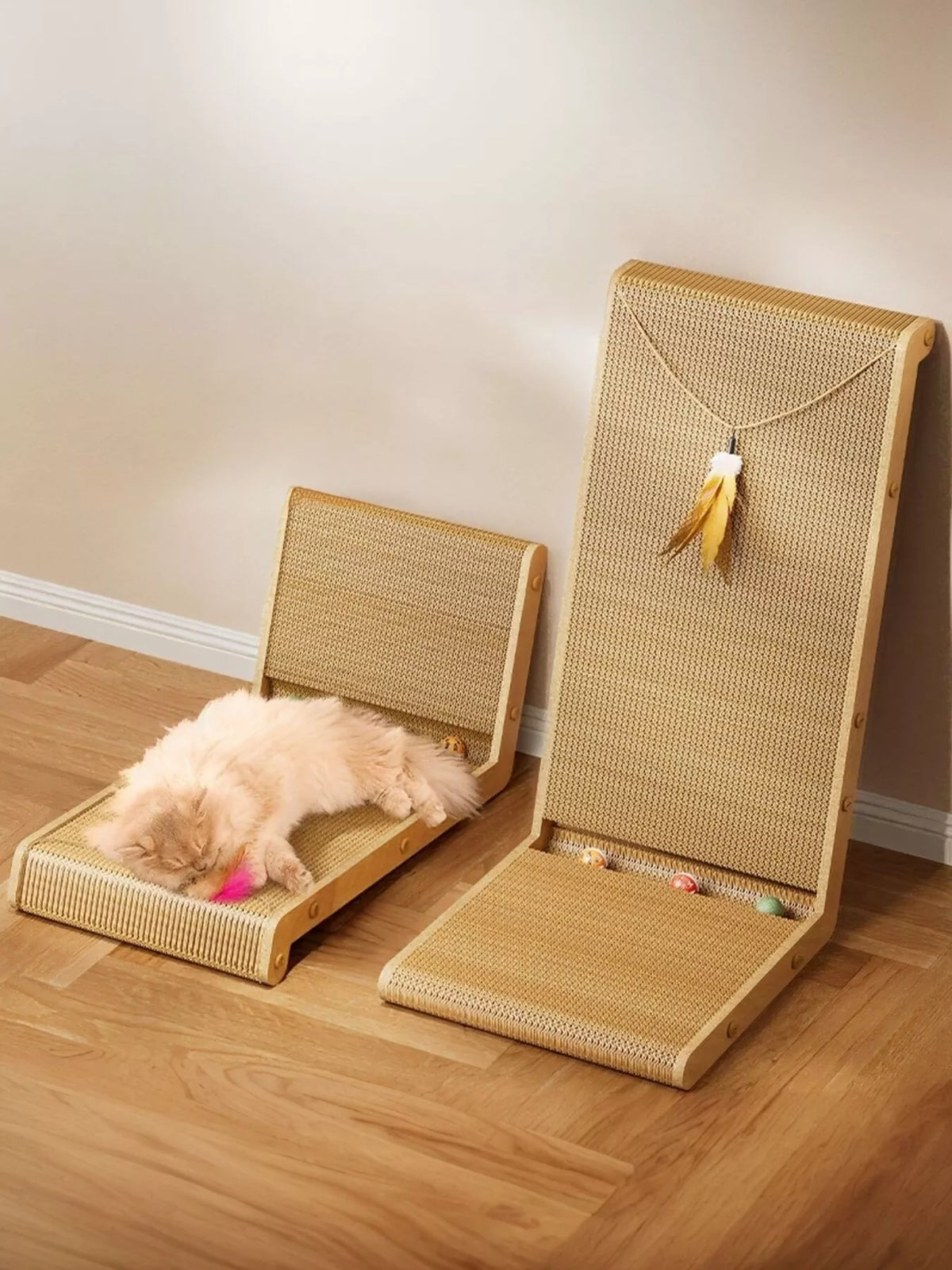 Small and large Camel scratching boards shown for size comparison; one selected size per order