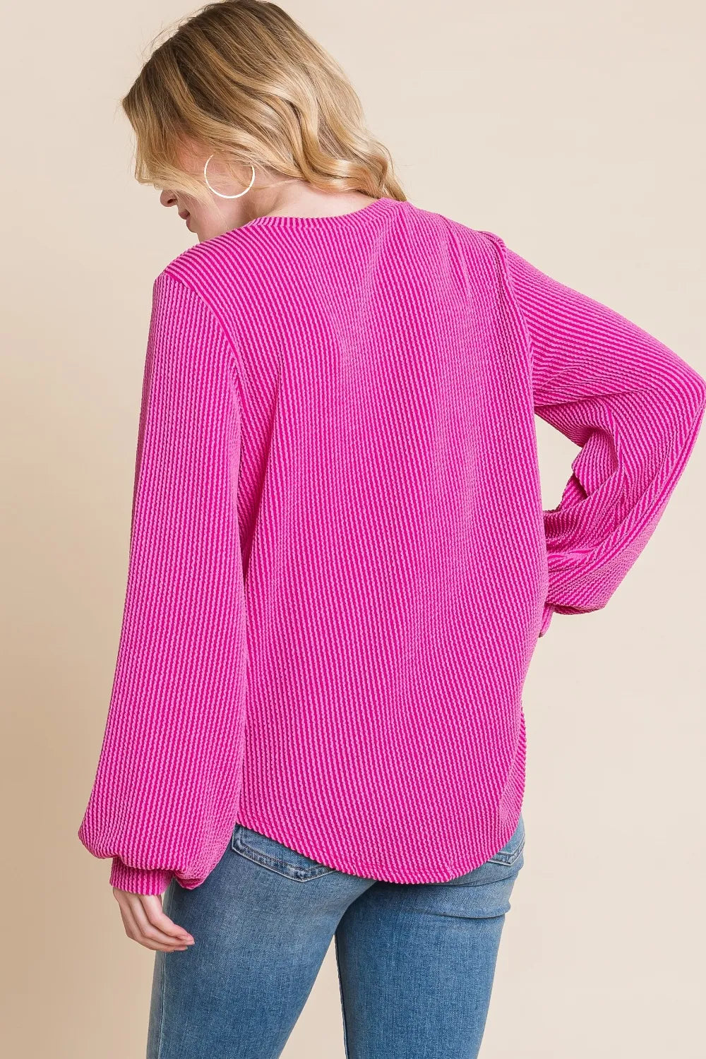 Back view of the fuchsia ribbed top and curved hem